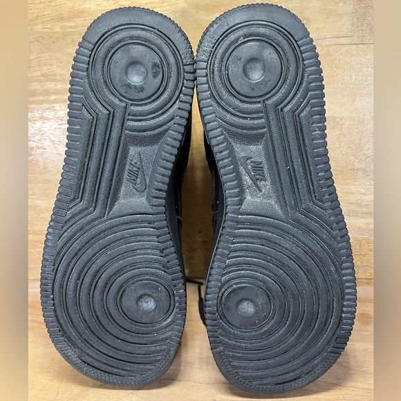 Nike Air Force 1 One Low Womens Size 8.5 (7Y) Shoes Sneakers Triple Black - Picture 8 of 10